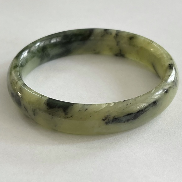 Natural Xiu green jade bangle bracelet - Picture 4 of 14